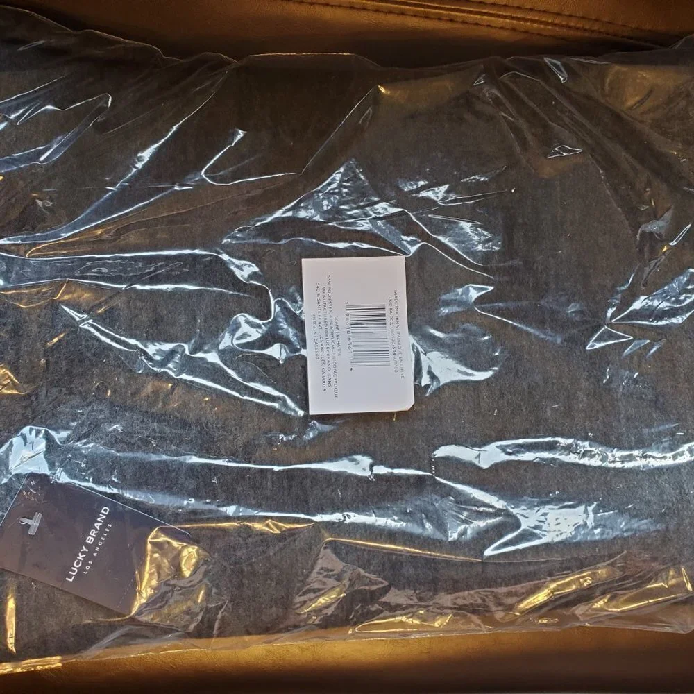 NWT Lucky‎ Brand gray soft long fringe scarf